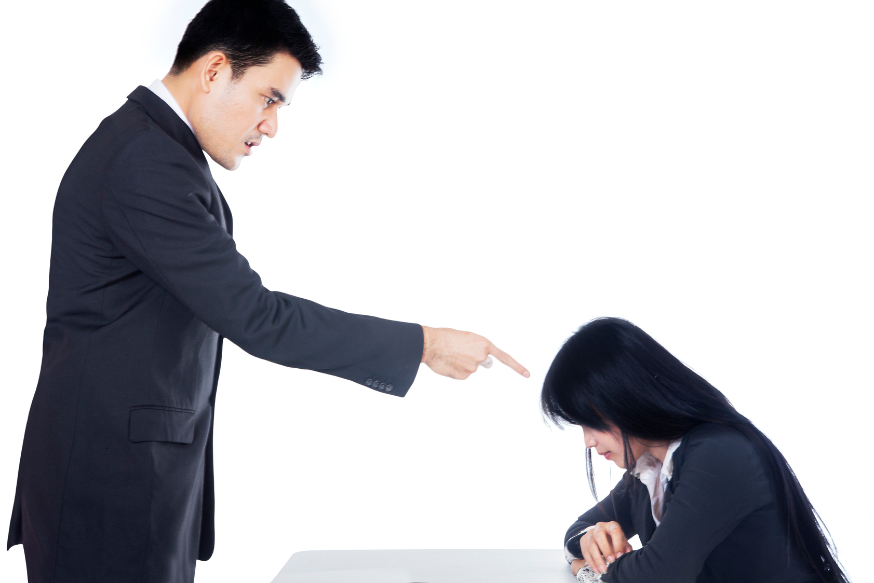 クラッシャー上司に多いマイクロマネジメントとは？