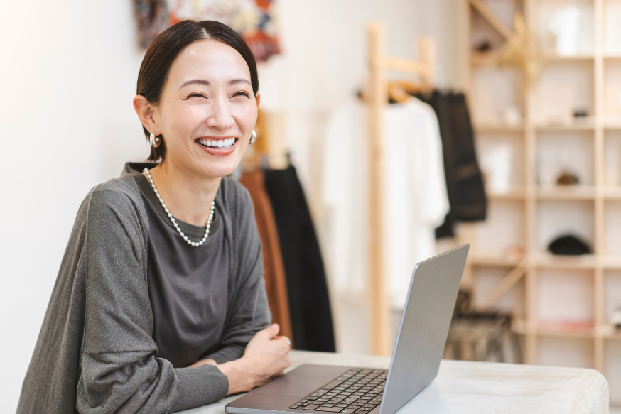 Q9. 【30代で転職経験がない方】1番希望する業界は？